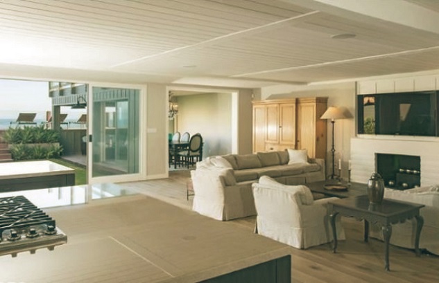 Leonardo-DiCaprio-Malibu-Beach-Home-Indoor-Outdoor-Living-room