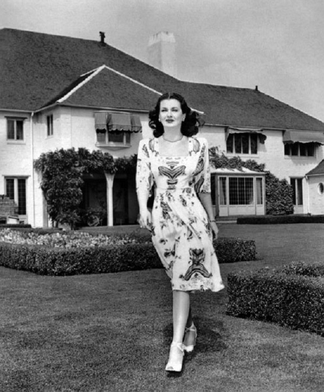 10 Incredible Hollywood Vintage Mansions: How the Stars Lived ➤ To see more news about The Most Expensive Homes around the world visit us at www.themostexpensivehomes.com #mostexpensive #mostexpensivehomes #themostexpensivehomes @expensivehomes