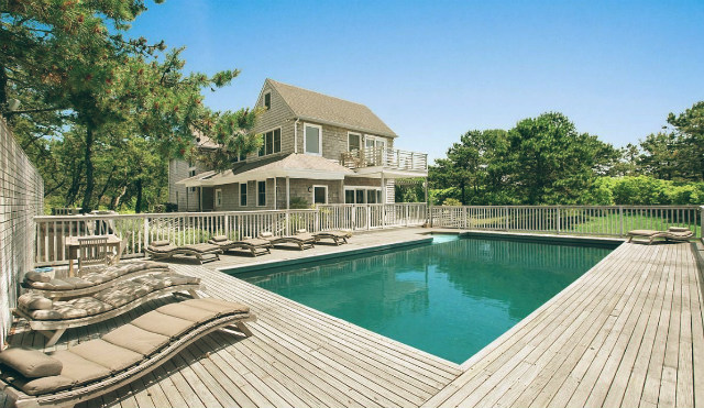 Luxury beach homes: Scarlett Johansson's Hamptons house