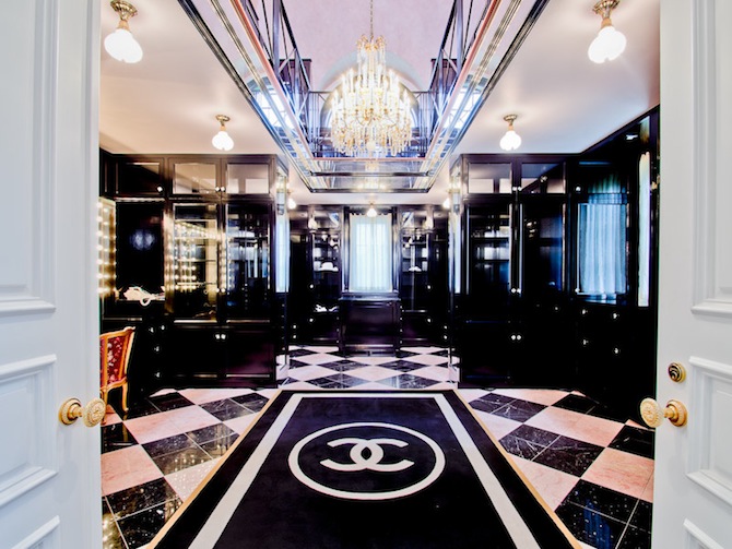 chanel-inspired-closet-comes-with-mansion-in-texas-CLOSET