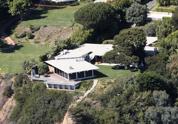 Take a Look at the Jaw-Droppingly Brad Pitt and Angelina Jolie's Homes ➤ To see more news about The Most Expensive Homes around the world visit us at www.themostexpensivehomes.com #mostexpensive #mostexpensivehomes #themostexpensivehomes @expensivehomes