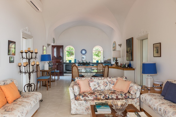 Luxury Neighborhood: Villa Casa Tua, a Stunning Piece of Property ➤ To see more news about The Most Expensive Homes around the world visit us at www.themostexpensivehomes.com #mostexpensive #mostexpensivehomes #themostexpensivehomes @expensivehomes