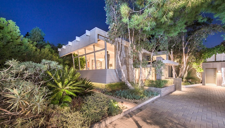 Jane Fonda’s Beverly Hills Home Is Listed For Sale | CELEBRITY HOMES ➤ To see more news about The Most Expensive Homes around the world visit us at www.themostexpensivehomes.com #mostexpensive #mostexpensivehomes #themostexpensivehomes @expensivehomes