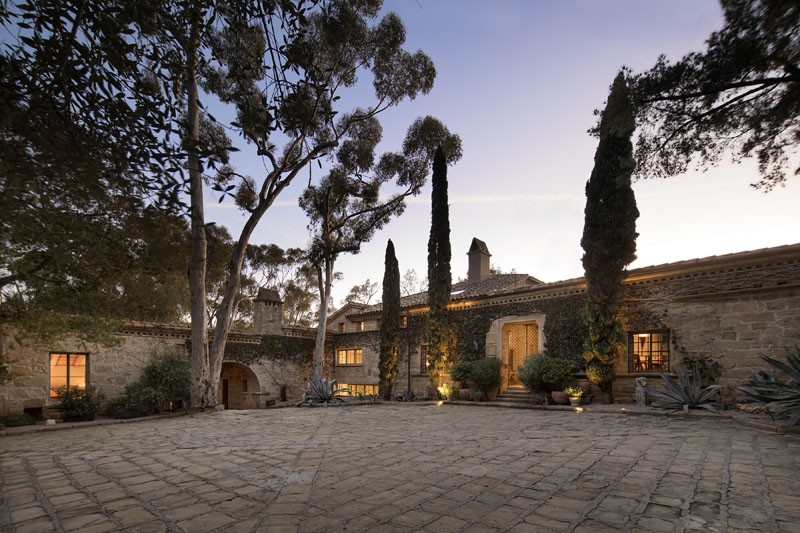Ellen DeGeneres' California Real Estate on the Market for $45M ➤ To see more news about The Most Expensive Homes around the world visit us at www.themostexpensivehomes.com #mostexpensive #mostexpensivehomes #themostexpensivehomes @expensivehomes