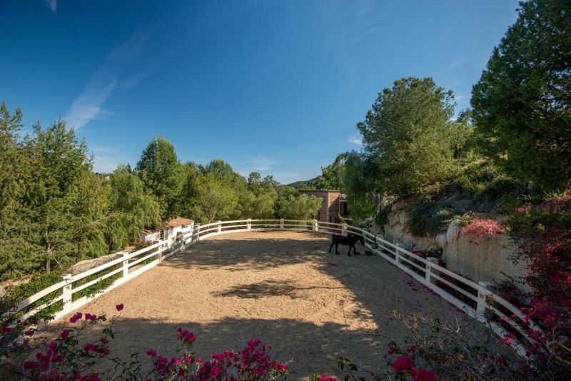 Jaw-dropping Former Cher's Equestrian Mansion is Listing for Sale ➤ To see more news about The Most Expensive Homes around the world visit us at www.themostexpensivehomes.com #mostexpensive #mostexpensivehomes #themostexpensivehomes #luxuryrealestate @expensivehomes