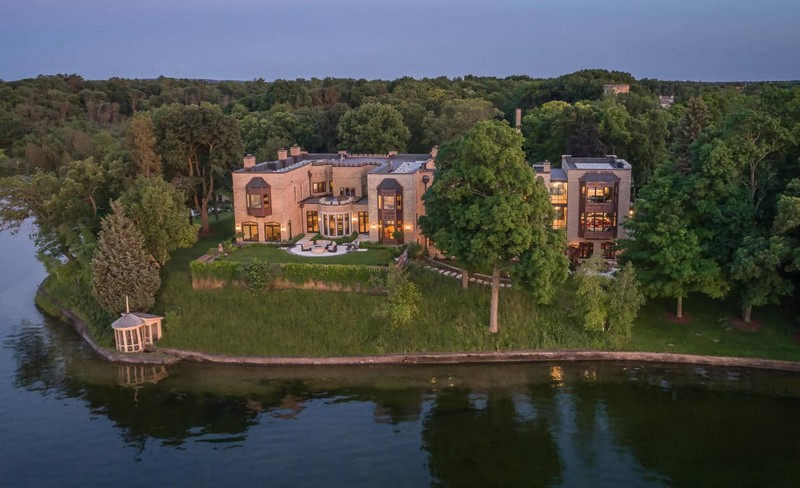 Minnewoc Mansion is One of Wisconsin's Most Expensive House - Luxury Real Estate - Luxury Neighborhoods ➤ Explore The Most Expensive Homes around the world on our website! #mostexpensive #mostexpensivehomes #themostexpensivehomes #luxuryrealestate #luxuryneighborhoods #realestate #celebrityhomes @expensivehomes