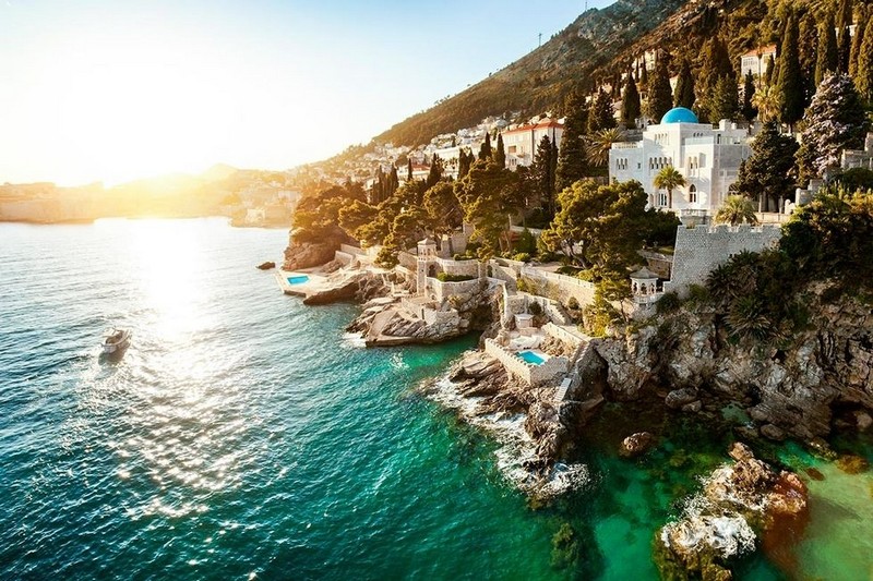 Airbnb is Reportedly Planning New Tier For Luxury Vacation Rentals - Airbnb Luxury Rentals - Airbnb Luxury Mansions and Penthouses - Luxury Neighborhoods - Luxury Real Estate - Celebrity Homes ➤ Explore The Most Expensive Homes around the world on our website! #mostexpensive #mostexpensivehomes #themostexpensivehomes #luxuryrealestate #luxuryneighborhoods #realestate #celebrityhomes @expensivehomes