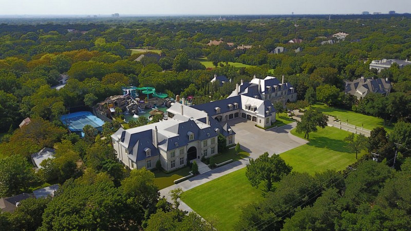 This Dallas Luxury Real Estate Comes With Its Own Waterpark - Luxury Neighborhoods - luxury real estate in Dallas - luxury properties in Dallas - Celebrity Homes ➤ Explore The Most Expensive Homes around the world on our website! #mostexpensive #mostexpensivehomes #themostexpensivehomes #luxuryrealestate #luxuryneighborhoods #realestate #celebrityhomes @expensivehomes