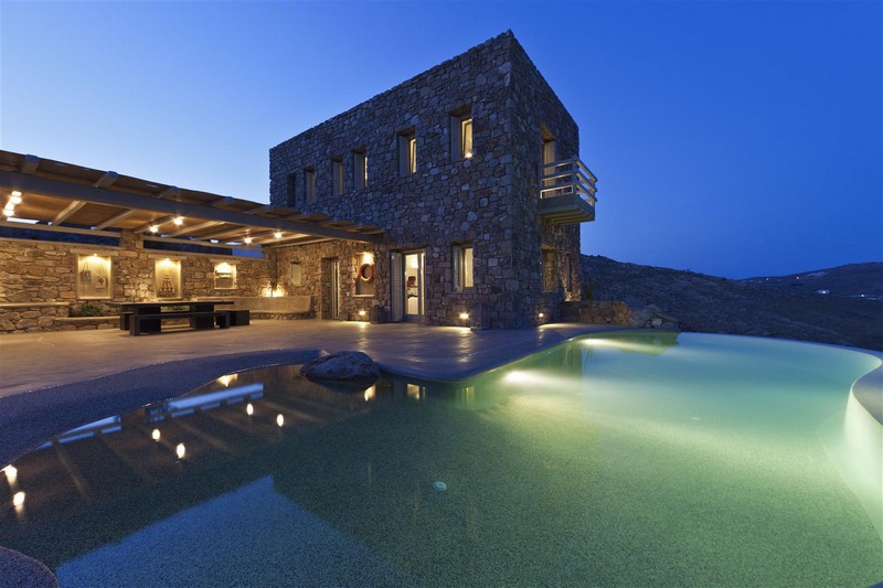 7 Jaw-droppingly Luxurious Airbnb Pools You’ll Want to Dive Into - Luxury Real Estate - Celebrity Homes - Luxury Neighborhoods - Luxury Airbnb - Luxury Airbnb Destinations - Luxury Airbnb Pools ➤ Explore The Most Expensive Homes around the world on our website! #mostexpensive #mostexpensivehomes #themostexpensivehomes #luxuryrealestate #luxuryneighborhoods #realestate #celebrityhomes #LuxuryAirbnb #Airbnb @expensivehomes @airbnb