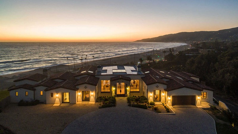 This Malibu Mansion on Zuma Beach Resort Can Be Your Dream Beach Home - Luxury Real Estate - The Most Expensive Homes - Luxury Neighborhoods - Celebrity Homes ➤ Explore The Most Expensive Homes around the world on our website! #mostexpensive #mostexpensivehomes #themostexpensivehomes #luxuryrealestate #luxuryneighborhoods #realestate #celebrityhomes @expensivehomes