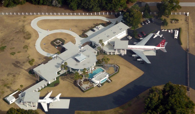 Get to Know the 20 Most Expensive Celebrity Homes in The World - The Most Expensive Homes - World's Most Expensive Celebrity Homes - Luxury Neighborhoods - Celebrity Homes ➤ Explore The Most Expensive Homes around the world on our website! #mostexpensive #mostexpensivehomes #themostexpensivehomes #luxuryrealestate #luxuryneighborhoods #realestate #celebrityhomes @expensivehomes