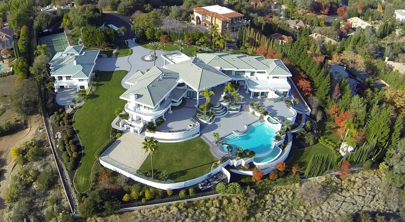 Take a Look at the 10 Most Expensive Celebrity Homes in The World - The Most Expensive Homes - World's Most Expensive Celebrity Homes - Luxury Neighborhoods - Celebrity Homes ➤ Explore The Most Expensive Homes around the world on our website! #mostexpensive #mostexpensivehomes #themostexpensivehomes #luxuryrealestate #luxuryneighborhoods #realestate #celebrityhomes @expensivehomes