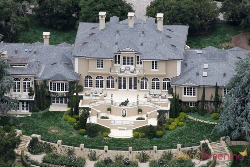 Take a Look at the 10 Most Expensive Celebrity Homes in The World - The Most Expensive Homes - World's Most Expensive Celebrity Homes - Luxury Neighborhoods - Celebrity Homes ➤ Explore The Most Expensive Homes around the world on our website! #mostexpensive #mostexpensivehomes #themostexpensivehomes #luxuryrealestate #luxuryneighborhoods #realestate #celebrityhomes @expensivehomes