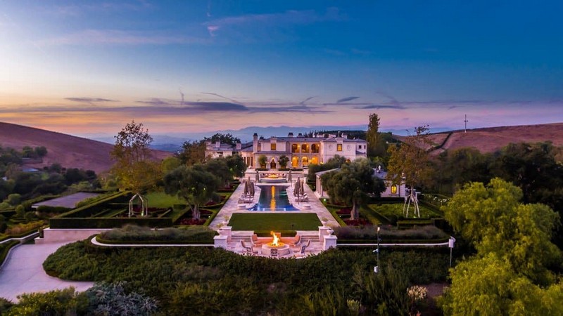 Thomas Tull’s SoCal Luxury Real Estate Could be Yours for $85 Million - The Most Expensive Homes - luxury homes - Luxury Neighborhoods - Celebrity Homes 2018 ➤ Explore The Most Expensive Homes around the world on our website! #mostexpensive #mostexpensivehomes #themostexpensivehomes #luxuryrealestate #luxuryneighborhoods #celebrityhomes @expensivehomes