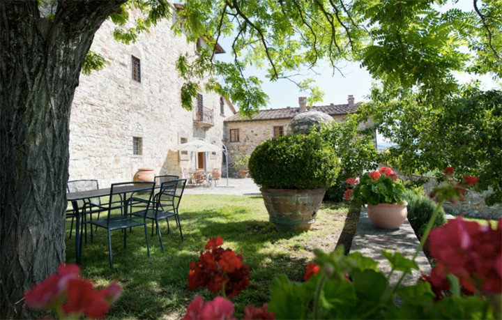 The Former Tuscan Villa of Michelangelo Has Hit the Market-6