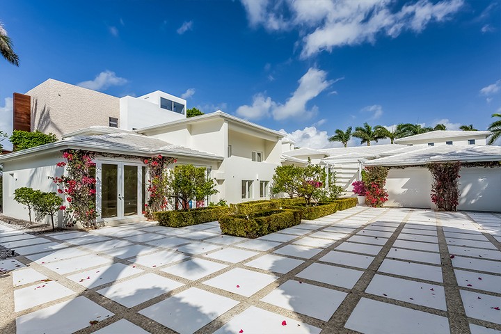 Celebrity Homes Shakira's Listed her Contemporary Miami Beach Mansion 3