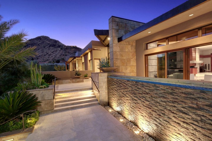 The Most Luxurious Home Inspired by Frank Lloyd Wright's Architecture 3