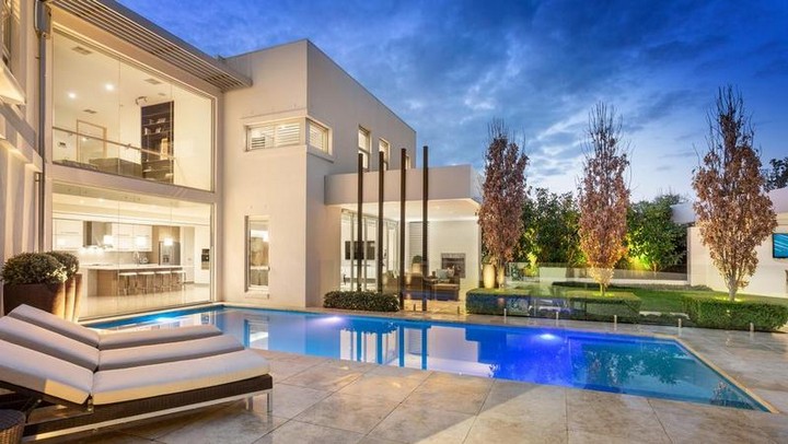 Classic Contemporary Melbourne Mansion Will Be Privately Up for Grabs 4