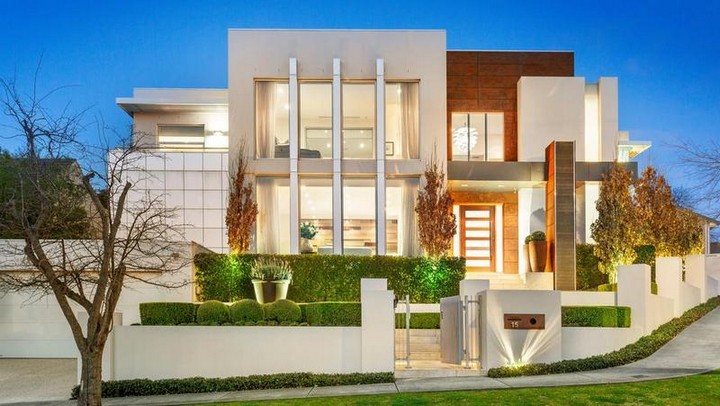 Classic Contemporary Melbourne Mansion Will Be Privately Up for Grabs 5