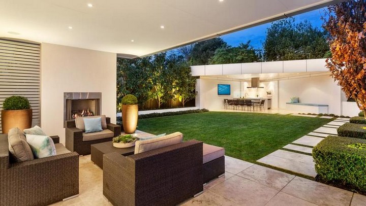 Classic Contemporary Melbourne Mansion Will Be Privately Up for Grabs 6
