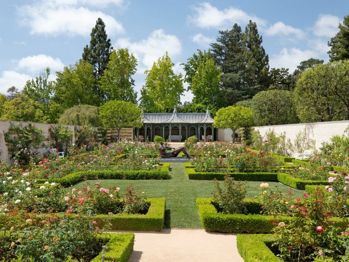 Observe the Marvelous Landscape Design of a $245M Los Angeles Mansion 2