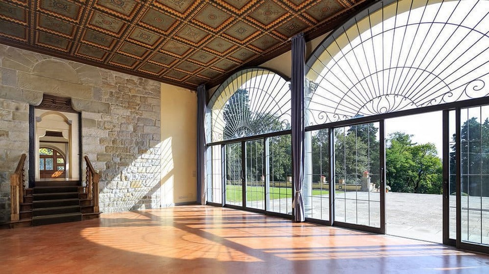 Look at the Serene Interior Design of an Outstanding Italian Villa 3