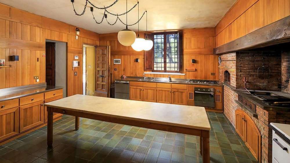 Look at the Serene Interior Design of an Outstanding Italian Villa 6