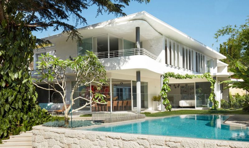 Oscar Niemeyer Inspired This Amazing House Renovation