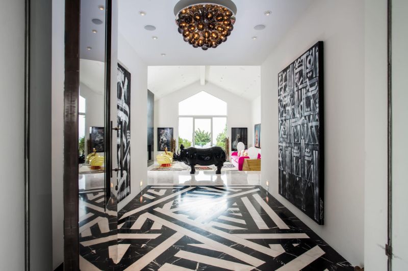 Gwen Stefani Sells Beverly Hills Mansion