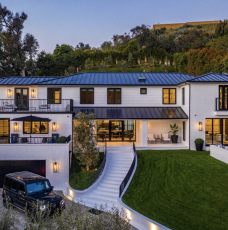 Rihanna buys Luxury Beverly Hills Mansion